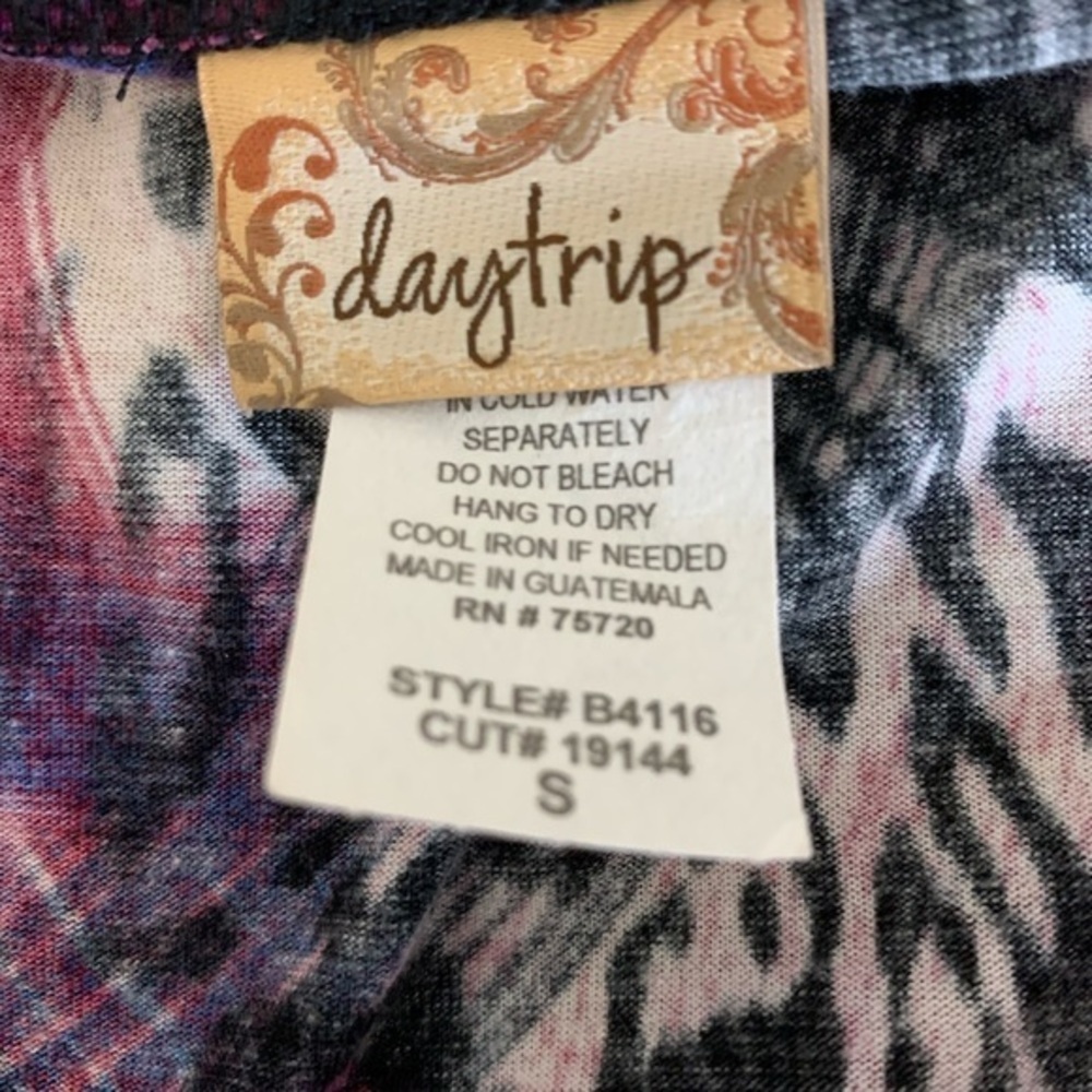 DAYTRIP Color/Pattern Mix Top-S - Picture 3 of 3
